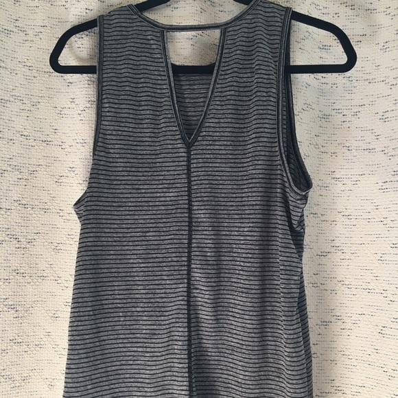 Ideology Workout Top - Picture 2 of 3